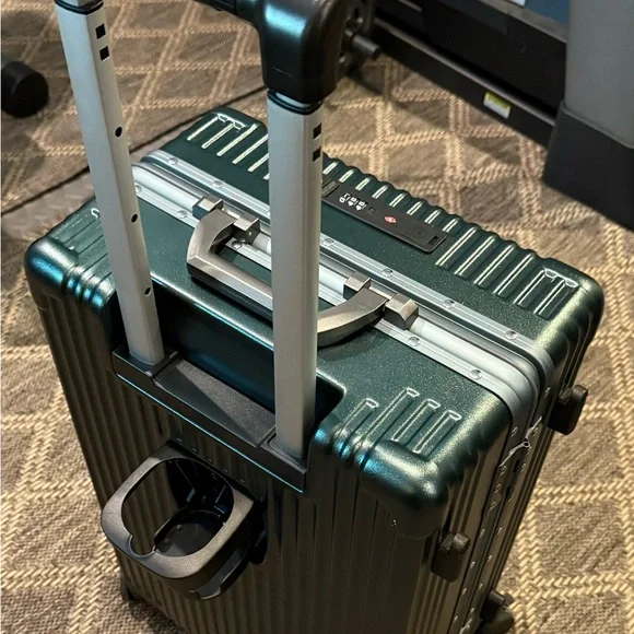 Nobl Elegant Green Rolling Technical Suitcase - Picture 7 of 11